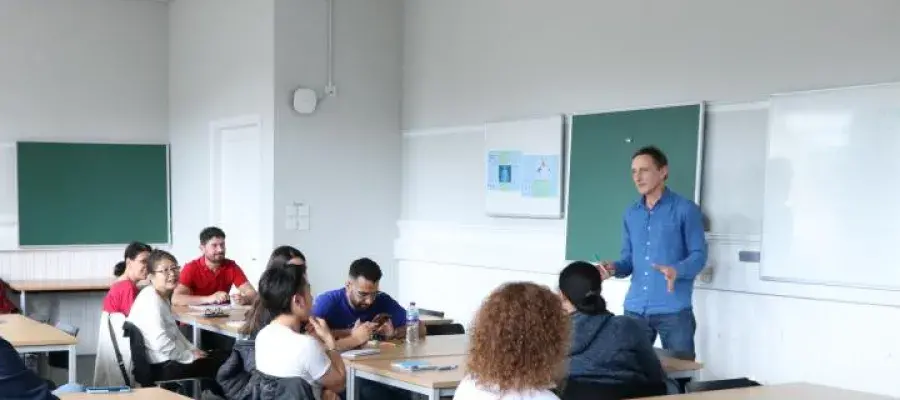 Access to rooms: The Welcoming session in a classroom. Photo by Eve Redhead.