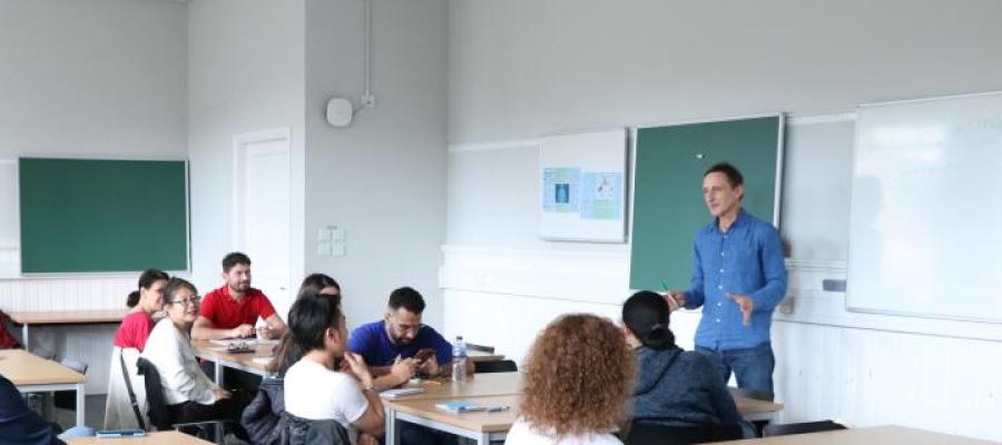 Access to rooms: The Welcoming session in a classroom. Photo by Eve Redhead.